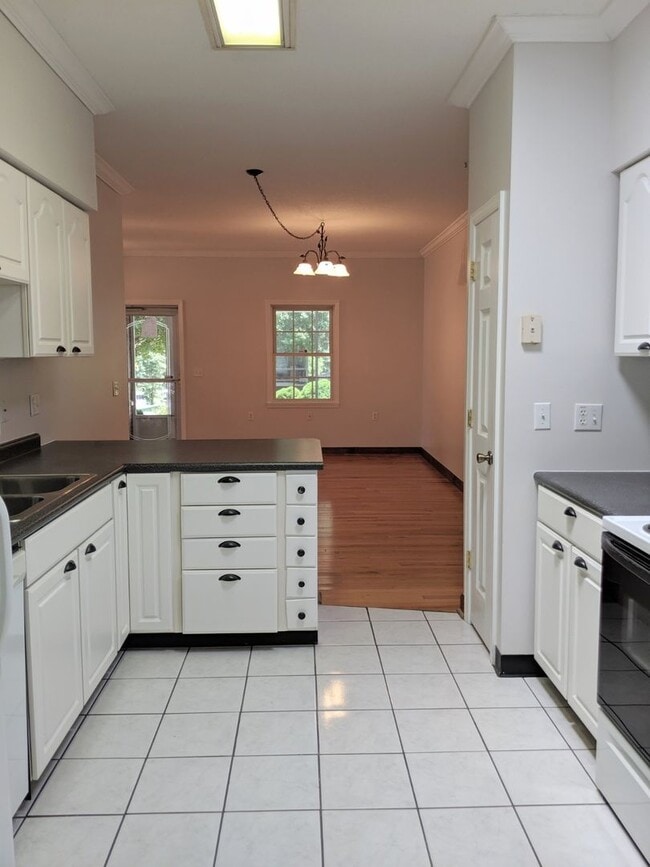 Building Photo - ONE BEDROOM RENTAL! **ALL UTILITES INCLUDED**
