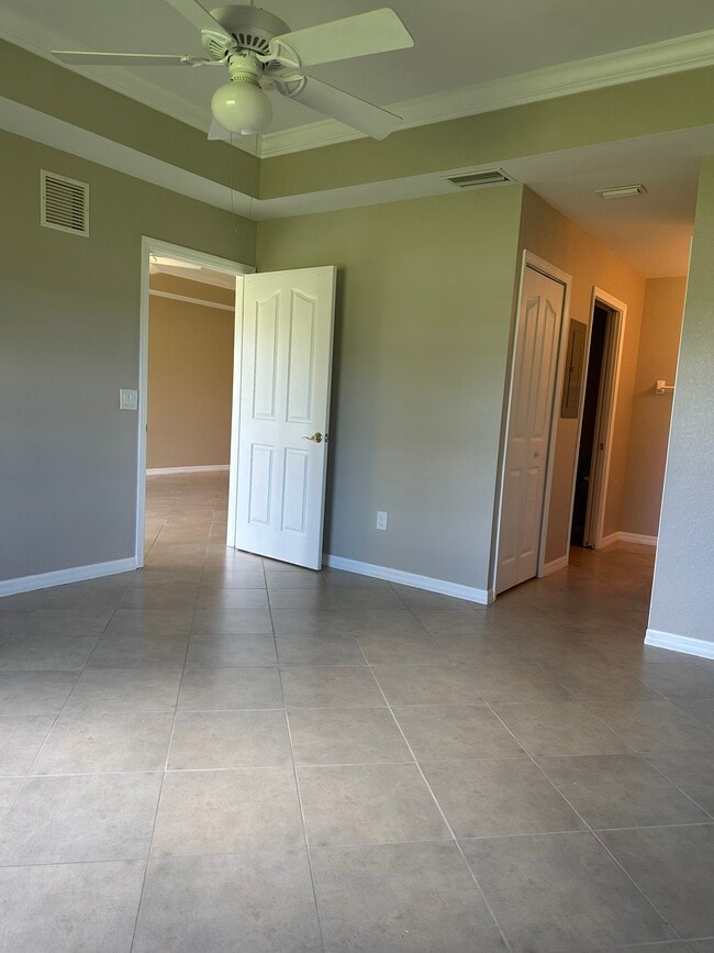 Building Photo - 1235 Saxony Cir