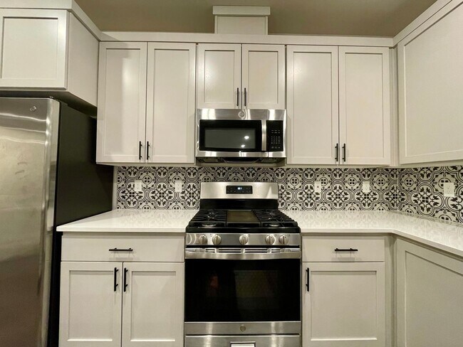 Building Photo - 18406 SW Buckhorn Dr