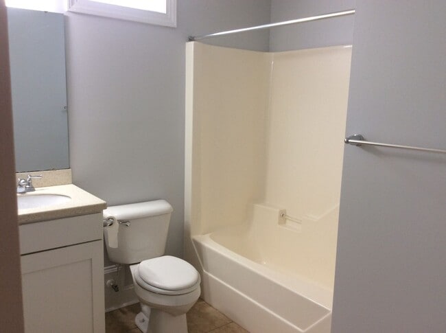 Building Photo - New Bern Family Home 3 bedroom with FROG