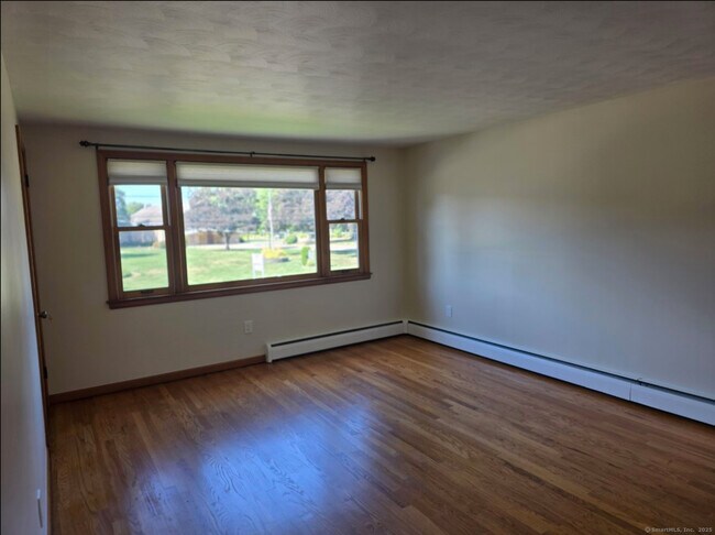 Building Photo - 985 Slater Rd