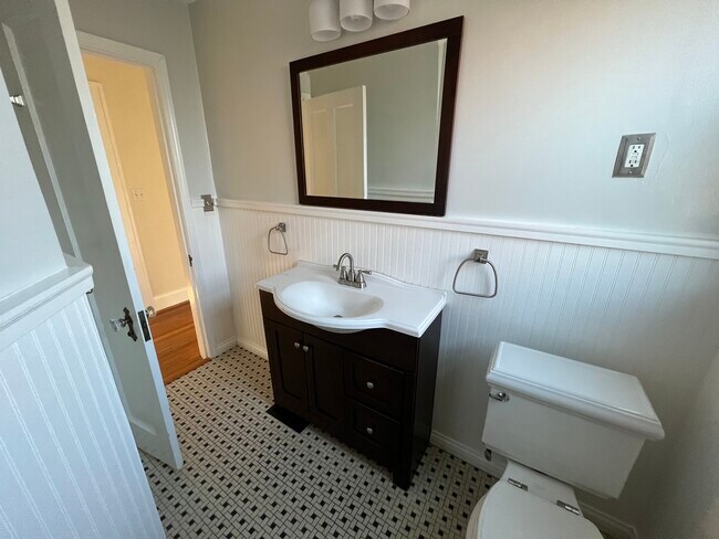 Building Photo - 4964 Oaklawn Dr