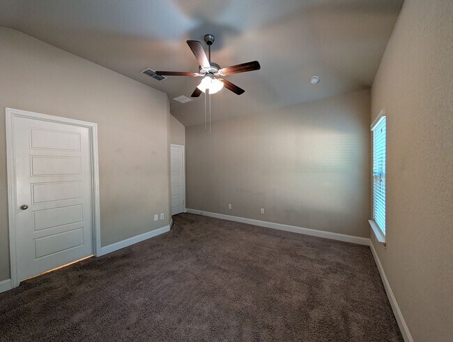 Building Photo - Less than 1 Mile to Gruene / Fridge Included/ Gas Cooking / Covered Patio / CISD