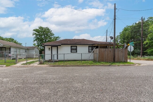 Building Photo - 1209 Cabell St