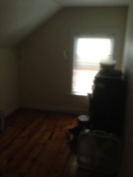 Building Photo - 11 Glade Ave