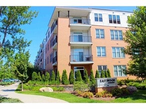 Building Photo - Eastwood Commons 1bd/1ba Condo - Available 6/1
