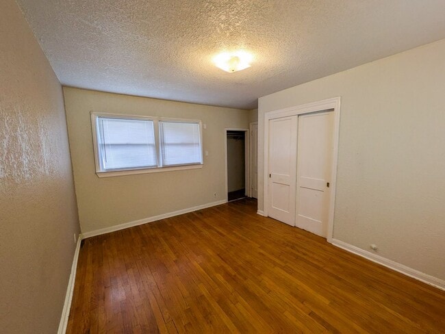 Building Photo - 306 Bridal Wreath Ave