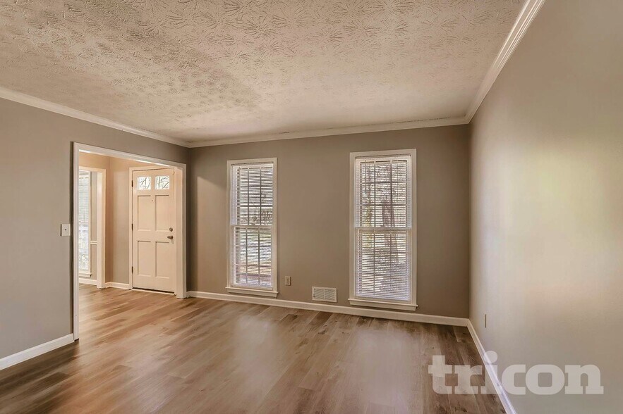 Building Photo - 4809 Glenwhite Dr