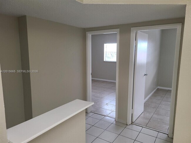 Building Photo - 5100 SW 41st St