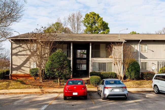 Building Photo - 2/1 Condo in Glen Iris