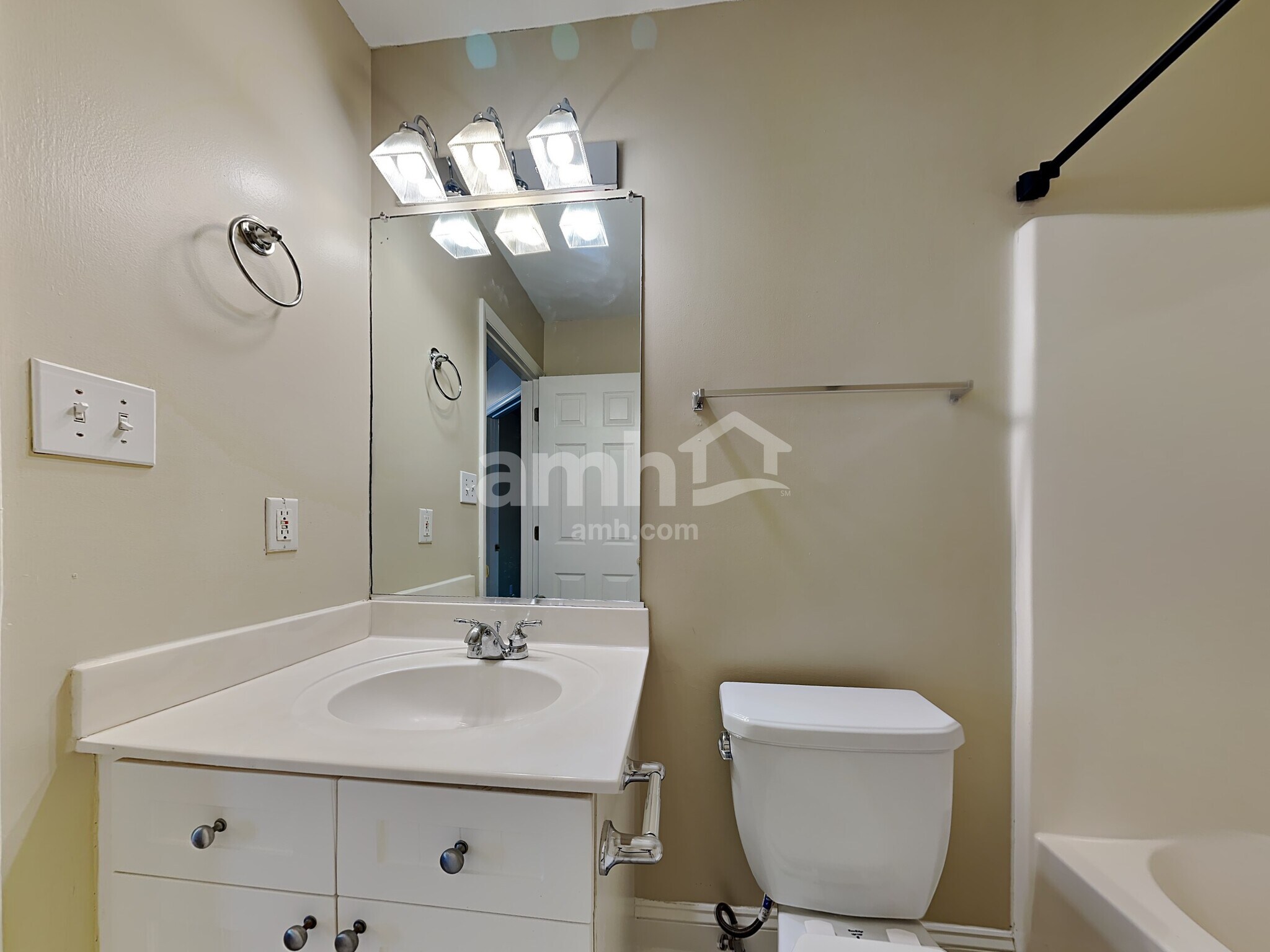 Building Photo - 6217 Highland Brook Dr