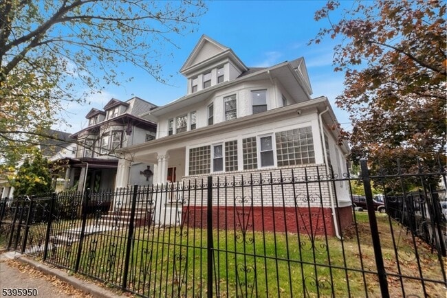 Building Photo - 813 S 12th St