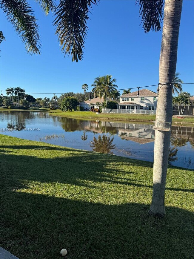 Building Photo - 815 Vista Meadows Dr