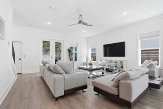 Building Photo - 120 Dune Dr