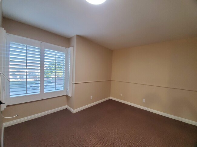 Building Photo - 2344 Hampstead Way