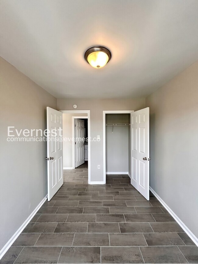 Building Photo - 800 Catherine St