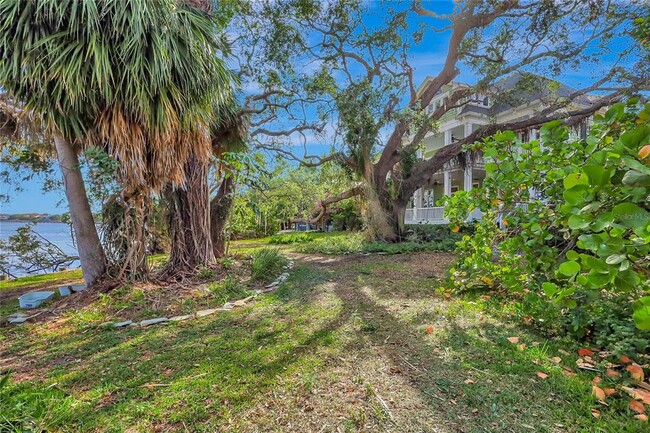 Building Photo - 6220 Bayshore Blvd