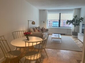 Building Photo - 65 E India Row