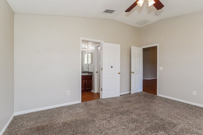 Building Photo - 1716 Hollow Glen Dr