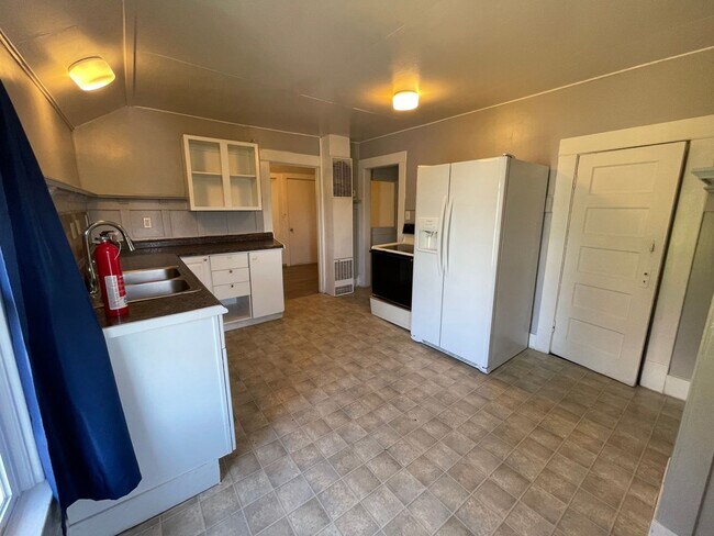 Building Photo - ALLS377