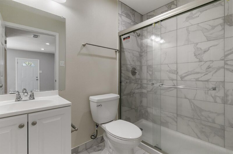 Building Photo - 8814 Pine Forest Dr