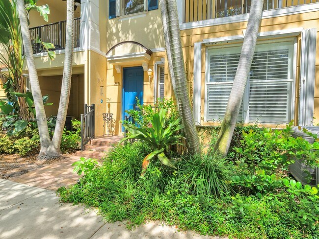 Building Photo - 2891 S Greenleaf Cir