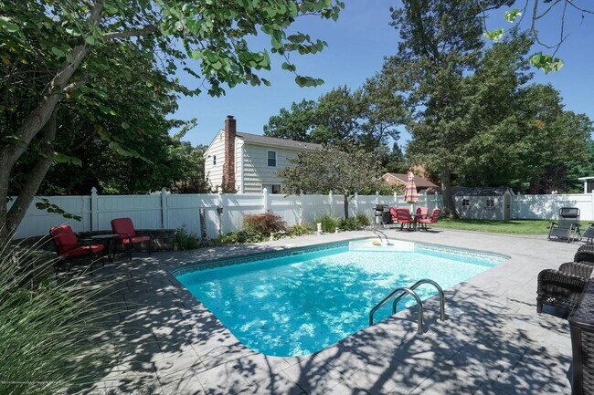 Building Photo - Charming Colonial on Quiet Cul-de-Sac