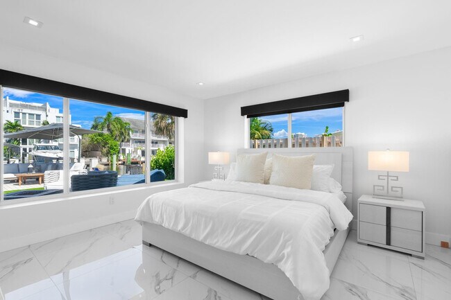 Building Photo - 2813 NE 29th St