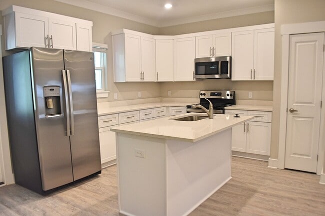 Building Photo - Available June 2025-Garage Unit Verandas a...