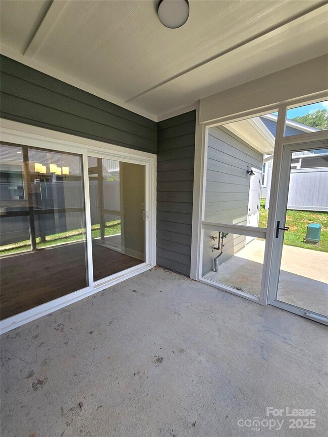 Building Photo - 5 Heartleaf Cir