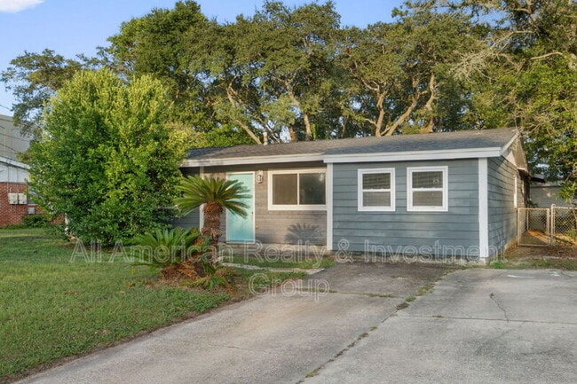 Primary Photo - 19 Eglin St
