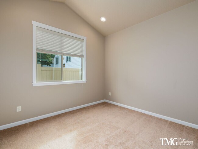 Building Photo - Centrally Located Townhome with Attached Garage & AC