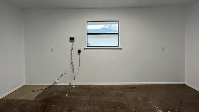 Building Photo - 12510 Maple Ridge Rd