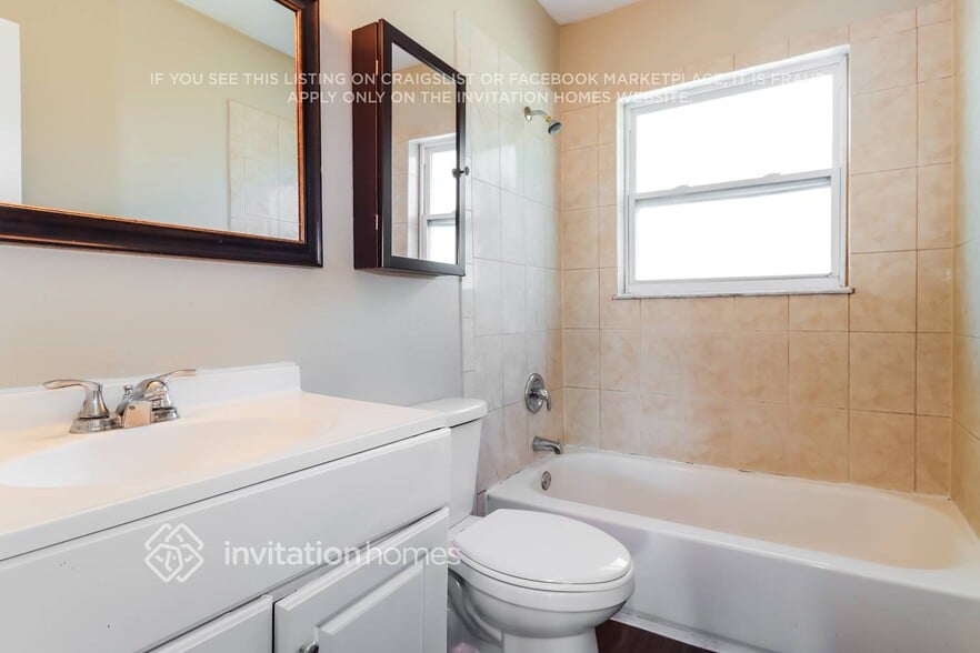 Building Photo - 8541 Jacaranda Ave