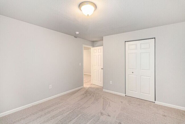 Building Photo - 4394 Pine Creek Dr