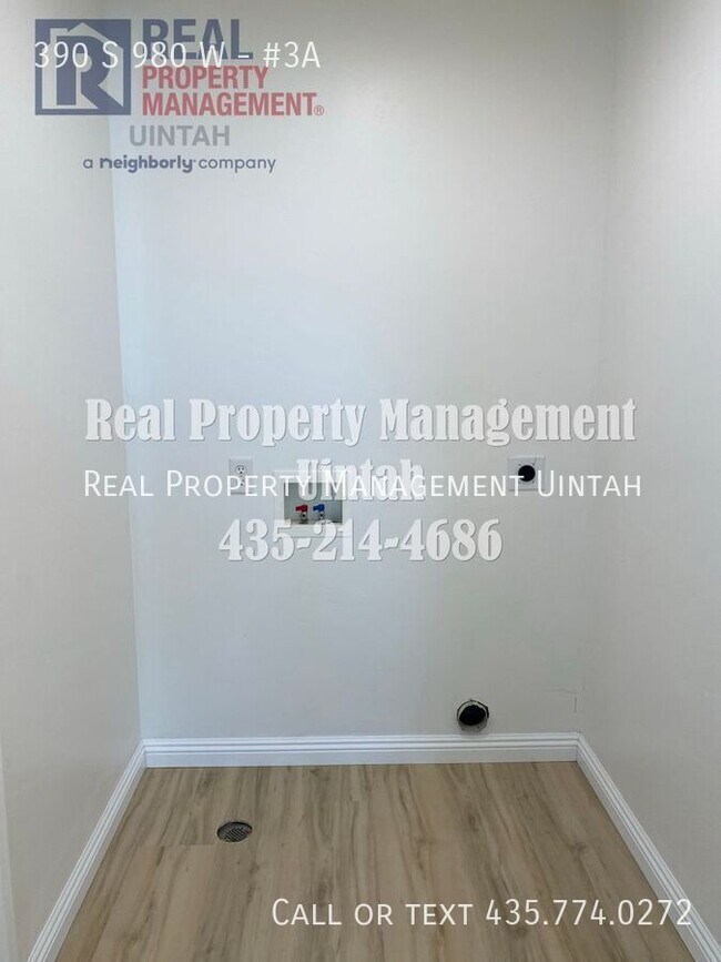 Building Photo - 390 980