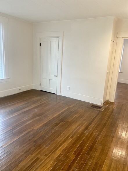 Building Photo - 7 Court St