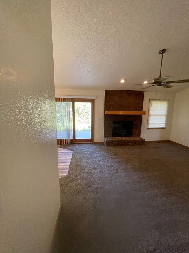 Building Photo - 2315 43rd Ave Ct