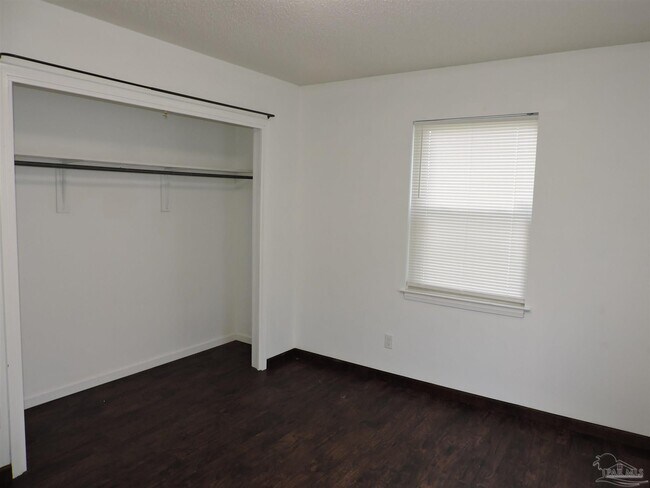 Building Photo - 2323 Silversides Loop