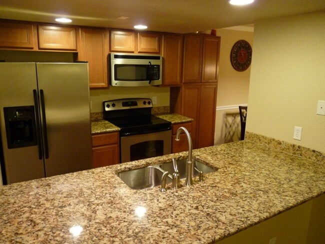 Building Photo - AWESOME 2-BEDROOM CONDO INCLUDES WASHER & ...