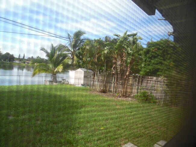 Building Photo - 1900 NE 157th Ter