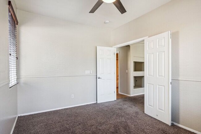 Building Photo - Beautiful 5 Bedroom 3 Bath home