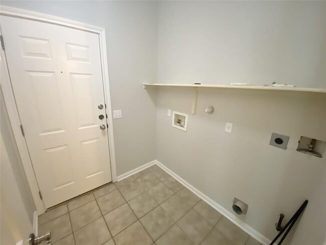 Building Photo - 16802 Gravesend Rd