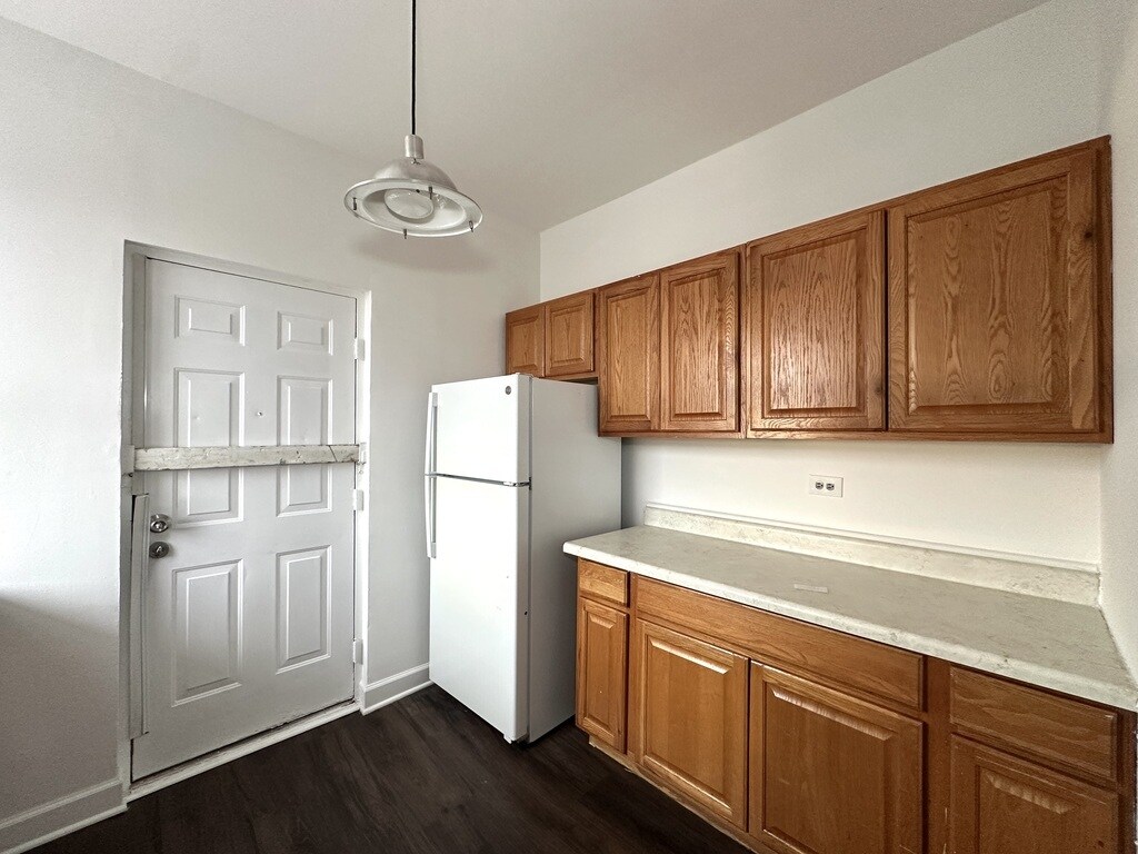 Building Photo - 3627 W Dickens Ave