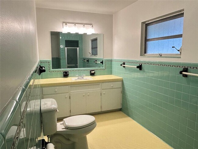 Building Photo - 1241 N Lake Elbert Dr NE
