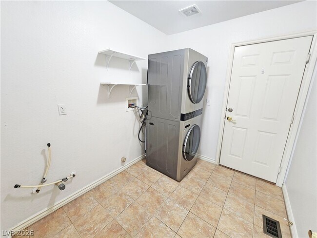 Building Photo - 5945 Badlands Ln