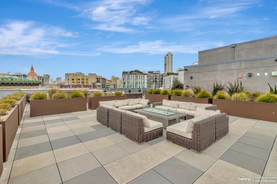 Building Photo - 1075 Market St