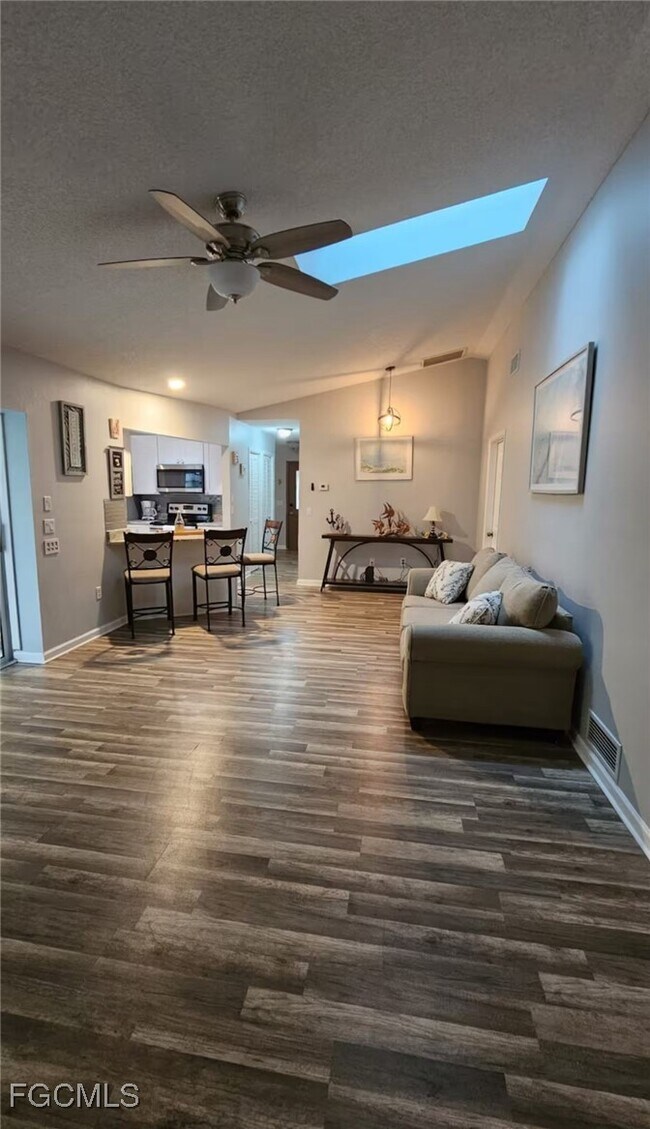 Building Photo - 11195 Seabreeze Ave