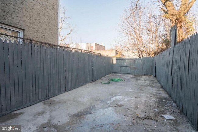 Building Photo - 2131 E Clearfield St
