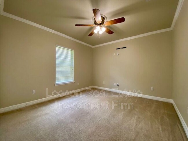 Building Photo - 2015 Regent Cir